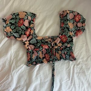 CUTE FLORAL TOP